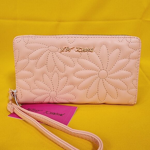 Betsey Johnson Pink Quilted Daisy Flower Spring Wallet Wristlet Zip Around NEW - Picture 13 of 13